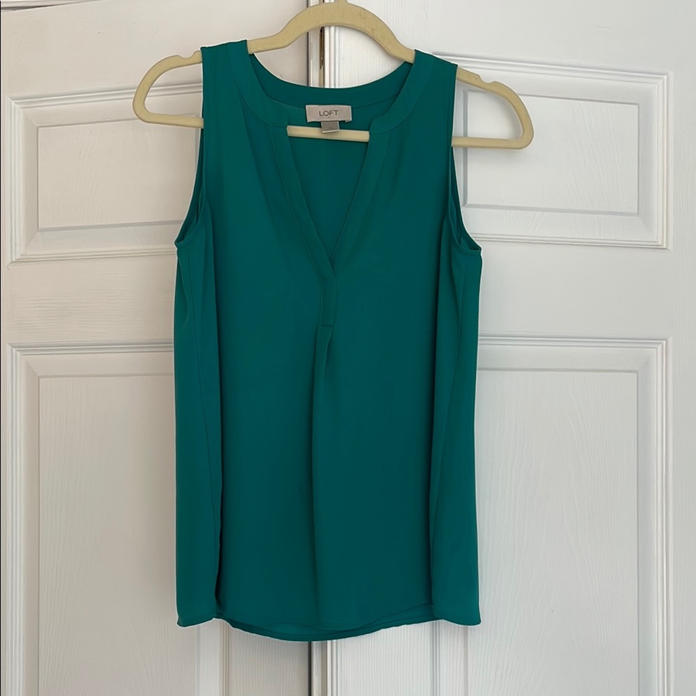 LOFT Women's Green Sleeveless Top